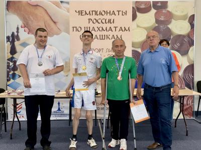 Илья Липилин — второй слева